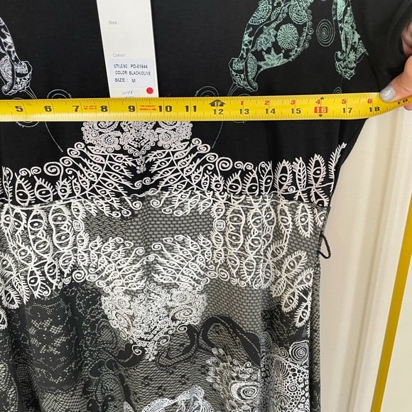 Unique printed dress - Picture 7 of 9